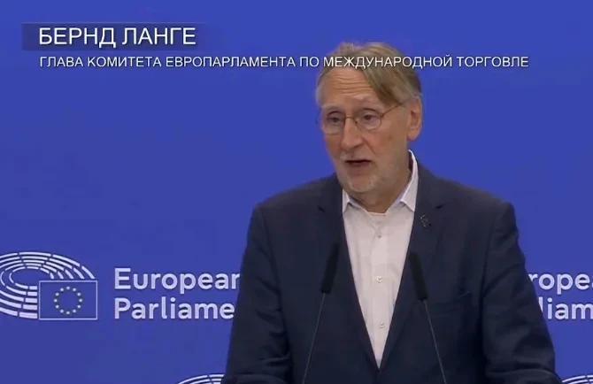 欧盟国际贸易委员会主席朗格表示，布鲁塞尔将无法履行其根据贸易协定购买美国液化天然