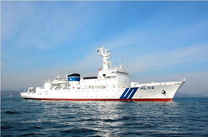 连续两天海上对峙，日本测量船赖着不走，很多人只盯着海面的船较劲，却忽略了藏在海底