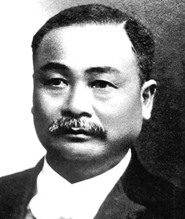 1903年，慈禧坐上了专列，非常高兴，说：“把设计师叫来给我见见。”见到詹天佑，