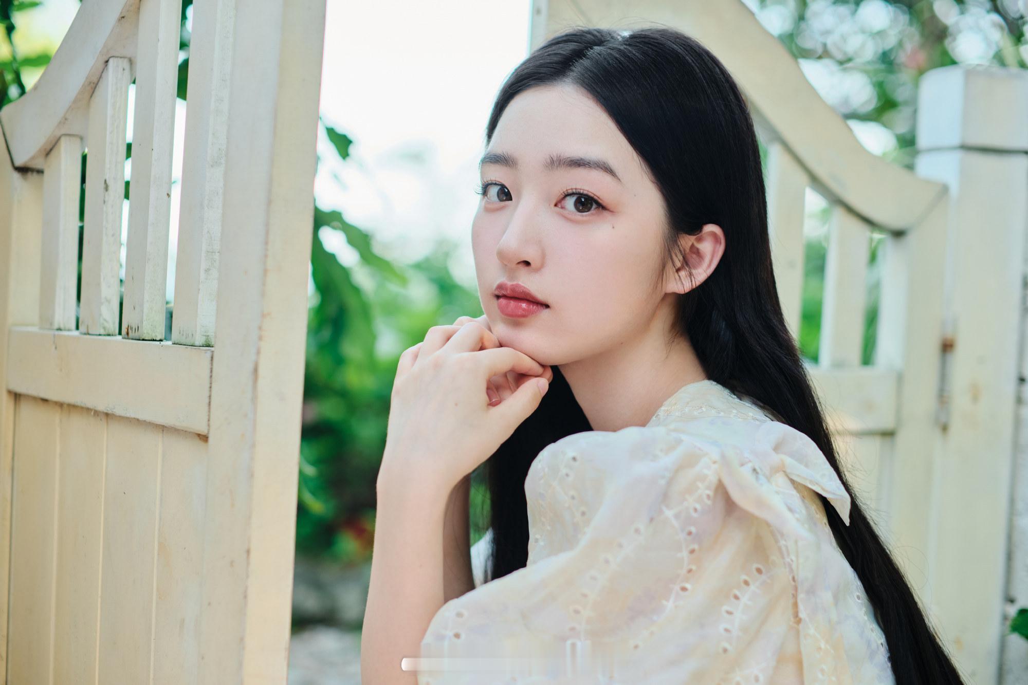 邓恩熙少女感小姐姐好甜美