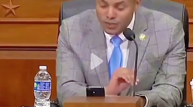 美国真的很焦虑，将中国视为美国前所未见的超级大国。美国国会议员在听证会上