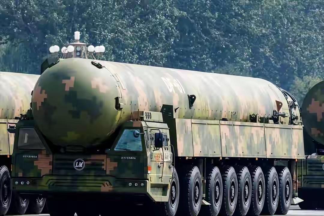网友们很好奇为什么发射潜射洲际导弹要提前通报五常和相关国家呢…其实，这是共