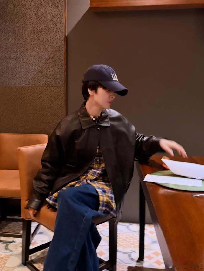 宋慧乔庆祝好友新婚宋慧乔透露参加了庆祝摄影师好友的新婚聚会，然后顺便又又又又被