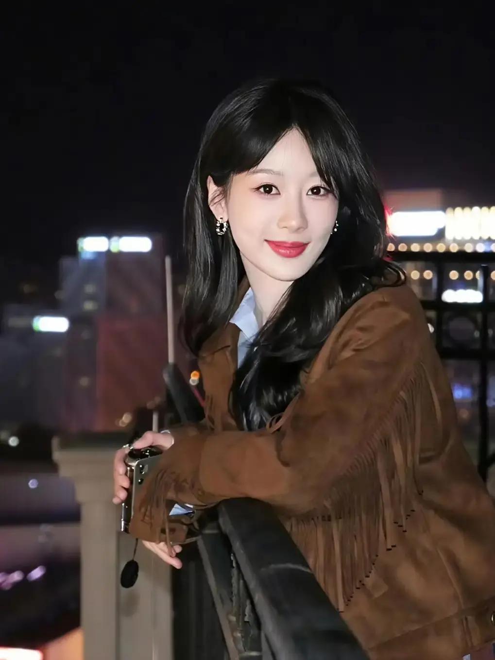 别再说她只是运气好。爆一部是偶然，爆四部是规律。杨紫手握的爆款，从仙侠到现