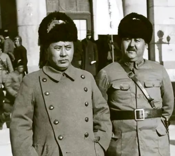 1957年，傅作义到功德林看望陈长捷，陈长捷激动大喊：“你在北平谈判，让我坚守天