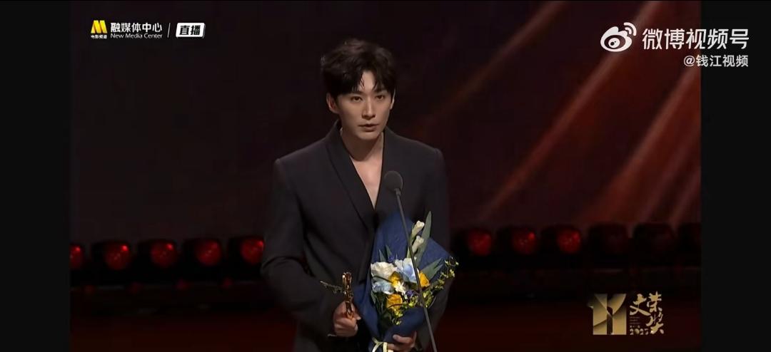 刘学义文荣奖当众“表白”唐嫣：她用120%专业，让我的角色活了！文荣奖颁奖