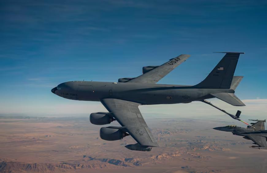 美军一加油机在伊拉克坠毁3月13号.美军表示，已了解到一架美国KC-135加油