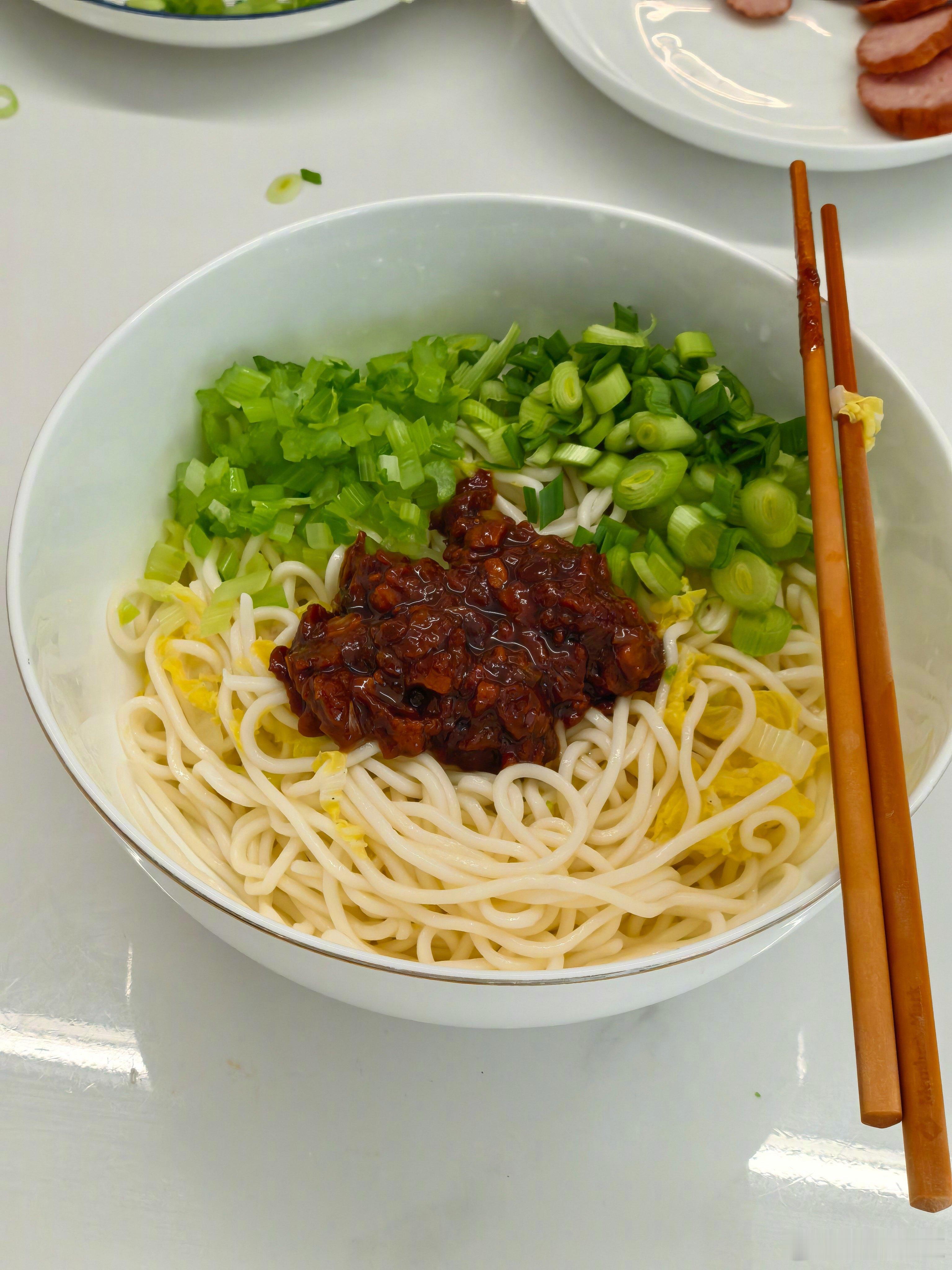 巴菲特说，人这辈子只做10件事就行了。第一件事：研究挣钱。钱能解决人生中90%的