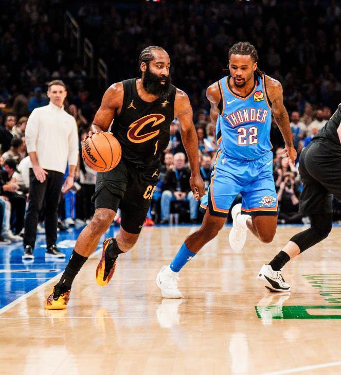 骑士不敌残阵雷霆，一场丑陋的比赛揭露了三个输球的罪人。1.哈登，成也哈登，败也