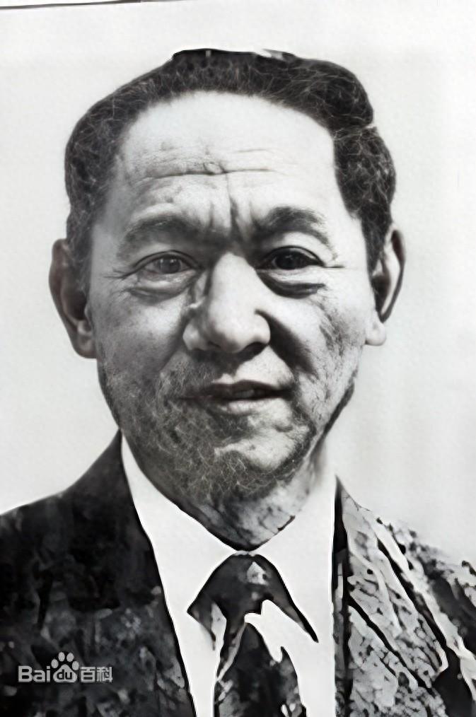 他是潜藏在军队里的大害虫，一家人叛变出卖国家情报，给国家造成永久损失，最后结局如