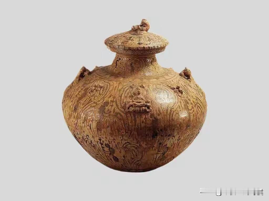 我走进了南京博物馆，不自觉潸然泪下。南京博物馆位于江南最大的古建筑群内朝天宫内