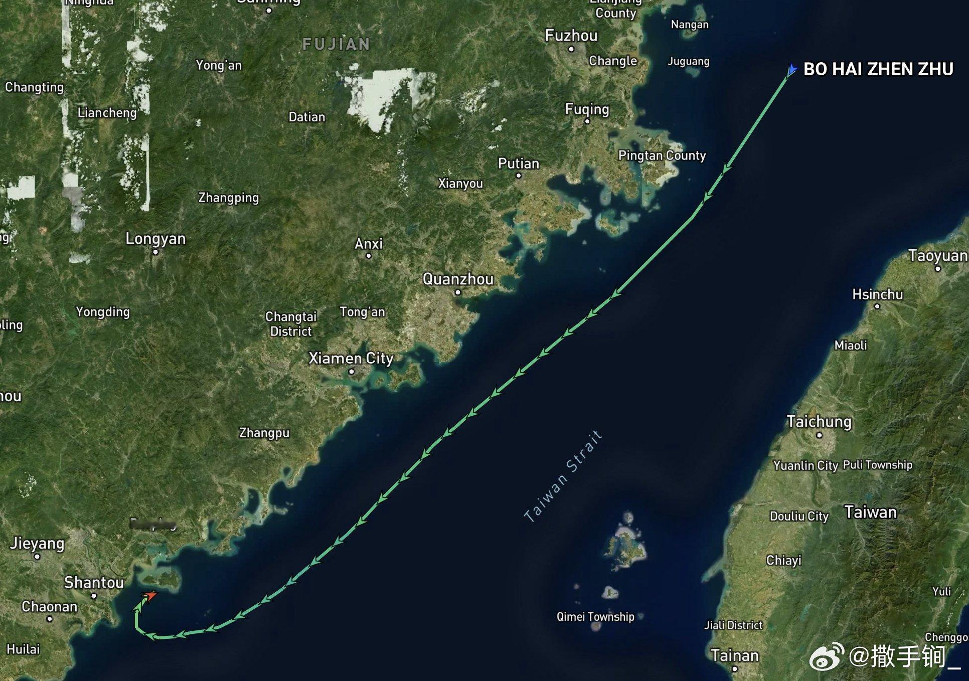外网称渤海珍珠号大型豪华客滚船再次南下，可能是参加海上投送演练。渤海珍珠轮是我国