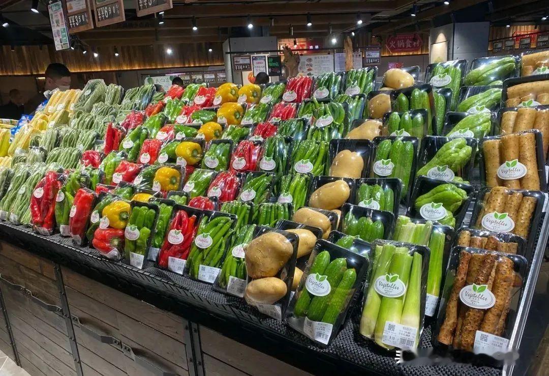 说到胖东来，大家肯定都有个疑问：它明明这么火，为啥就只在许昌和新乡有13家店，不