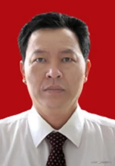 1984年，战斗英雄杜海山被被妻子告上法庭，妻子含泪控诉：每月70块钱的工资，他