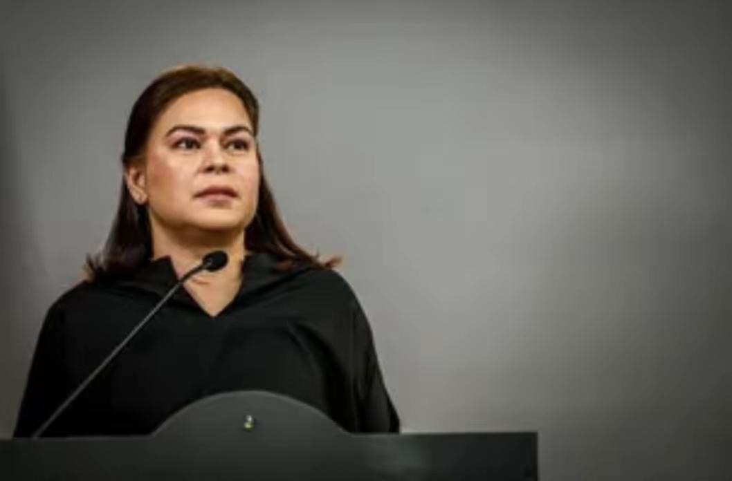 菲律宾总统小马科斯最近遇到个挺尴尬的事——不是他干得不好，是宪法规定他2028年