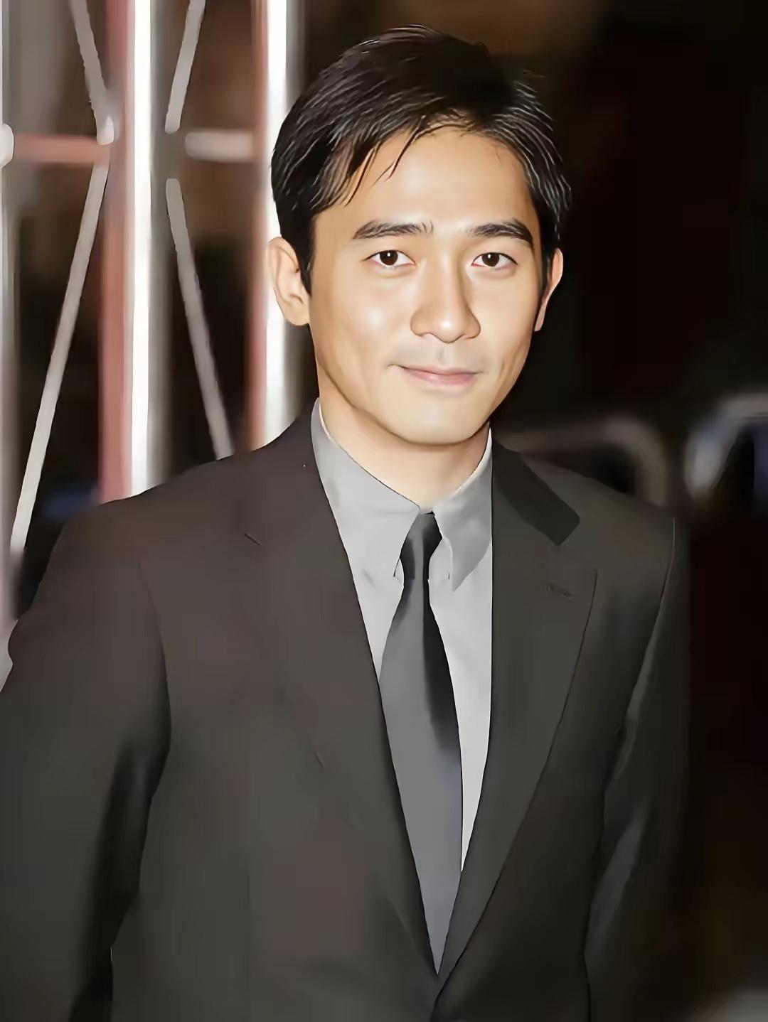 梁朝伟的沉默，比表态更伤观众的心！同样常驻日本，郑伊健一句“不可抗力”取消东