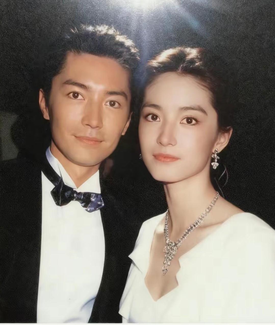 如果两个最帅和最美的人结合在一起会生气什么样的孩子？尊龙和林青霞都被称为男人和女