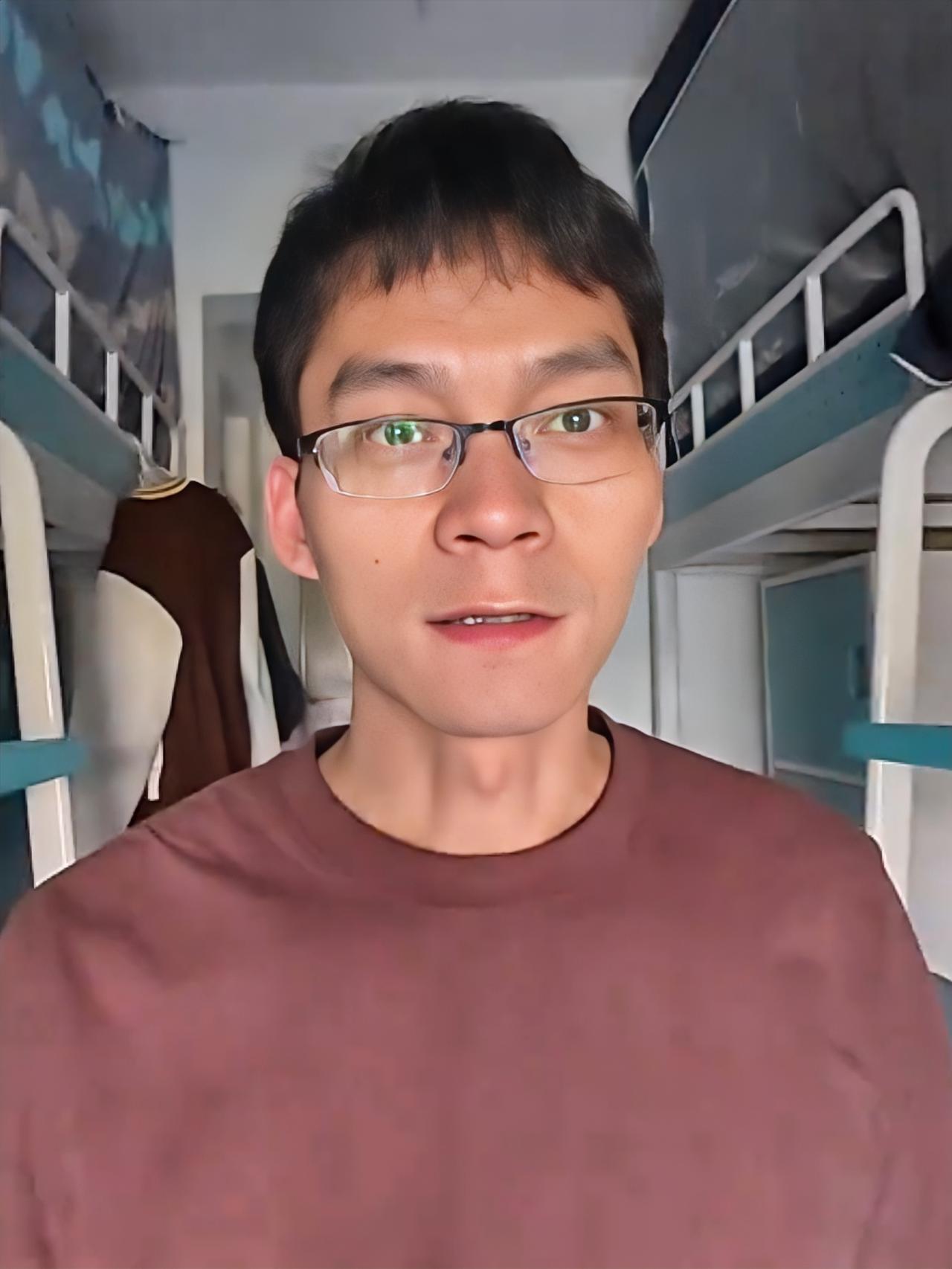 唐尚珺担心挂科，大二期末考试结束唐尚珺表示这次期末紧张度不亚于高考。唐尚珺期