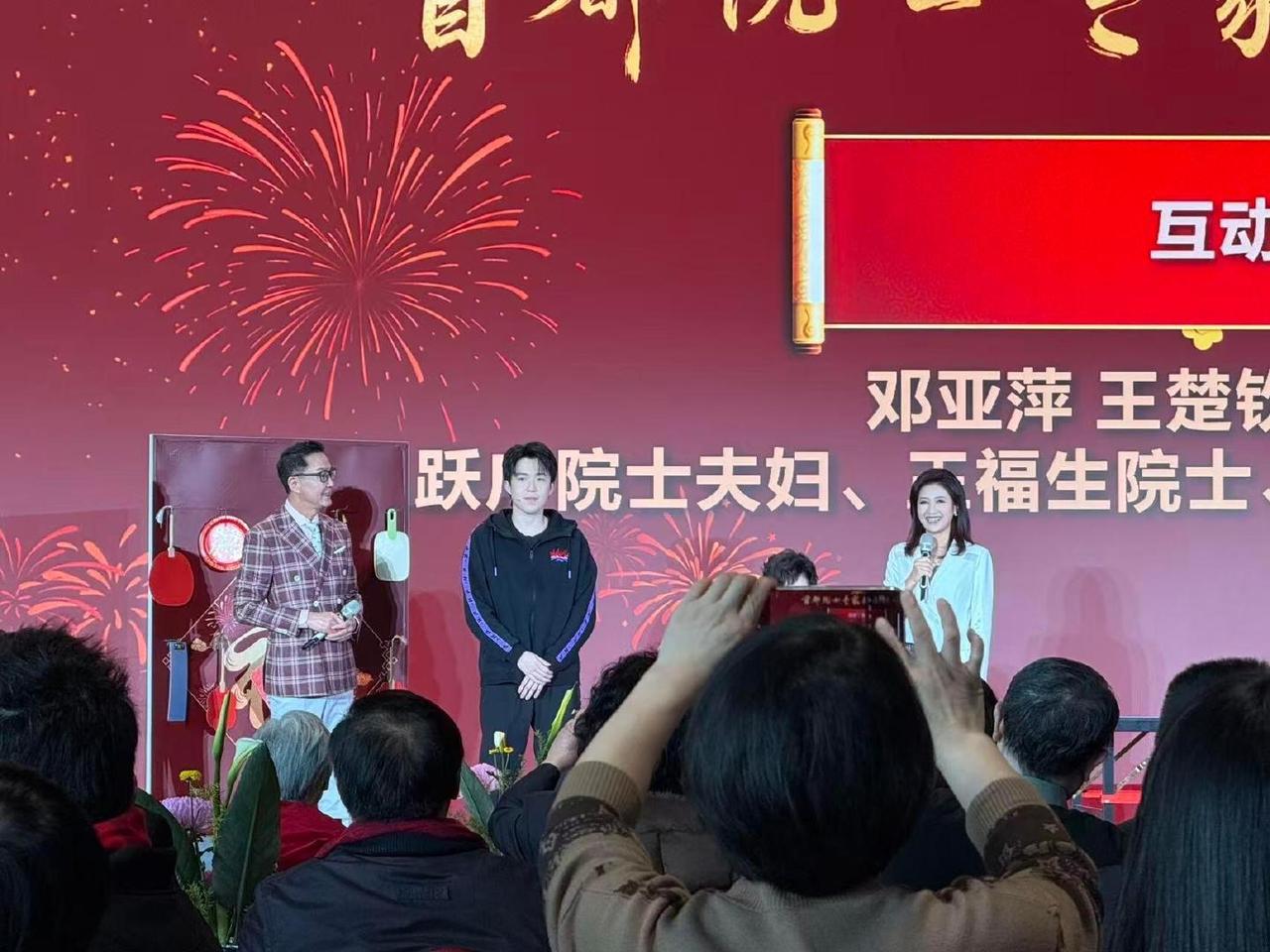 好久不见的王楚钦来喽[笑着哭]！就在今天，北京大学研究生王楚钦参加了一个高端局—