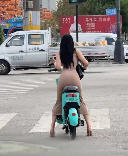 哎呀妈呀电动车骑出了机车的霸气！