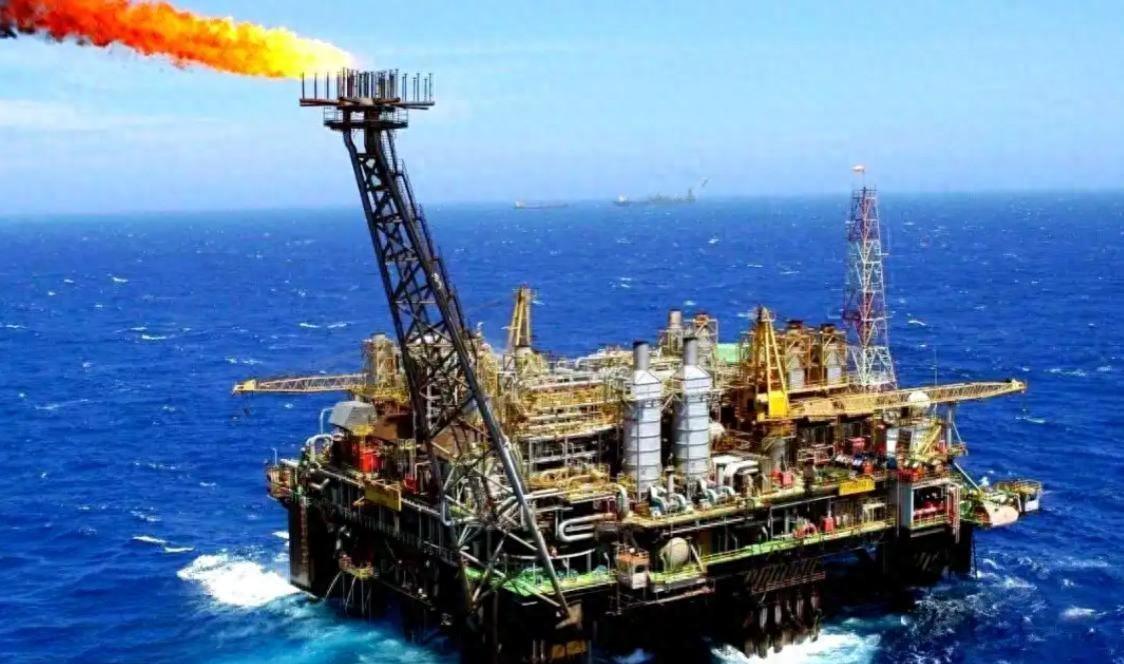 谁能想到，远在中东砸下的一记重拳，竟然把南海边上那个最狂妄的“硬汉”直接打回了原