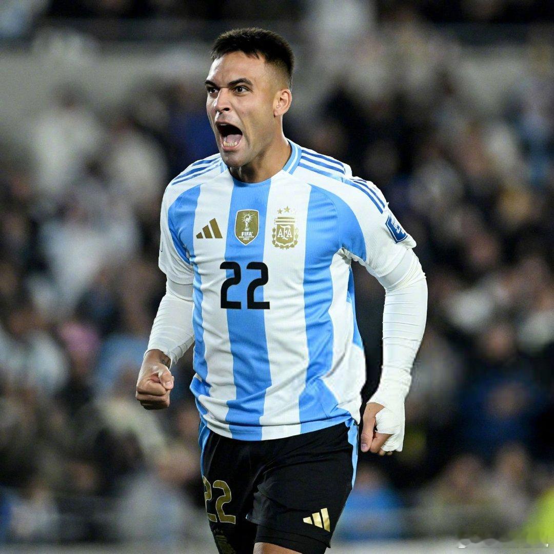 【奔波】《米兰体育报》：国米前锋劳塔罗-马丁内斯自从夏季的世俱杯以来，半年时间跟