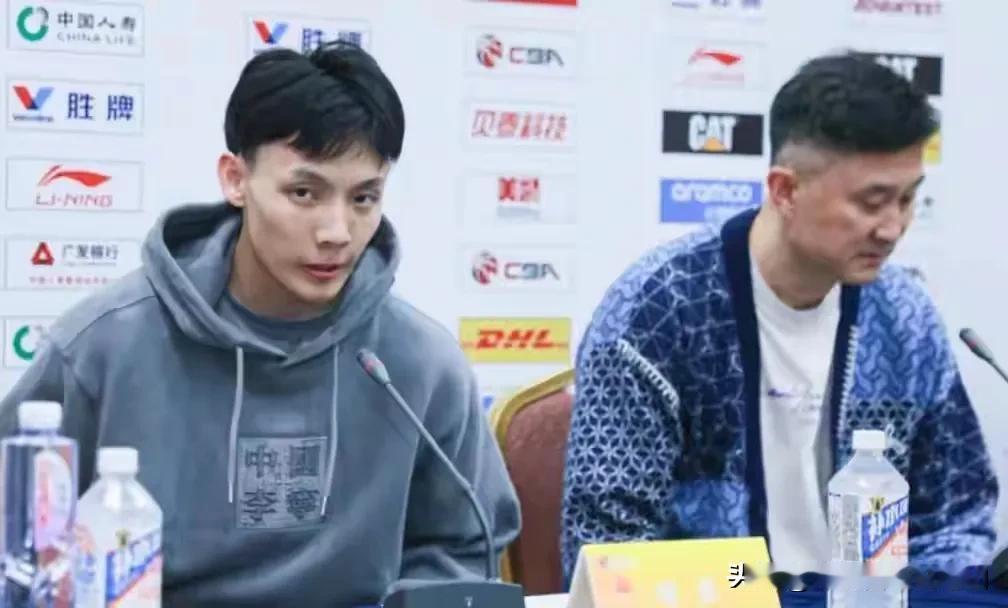 徐杰很明显是没有球权了，在场上副作用太明显了！徐杰全场5投0中，三分3投0中，