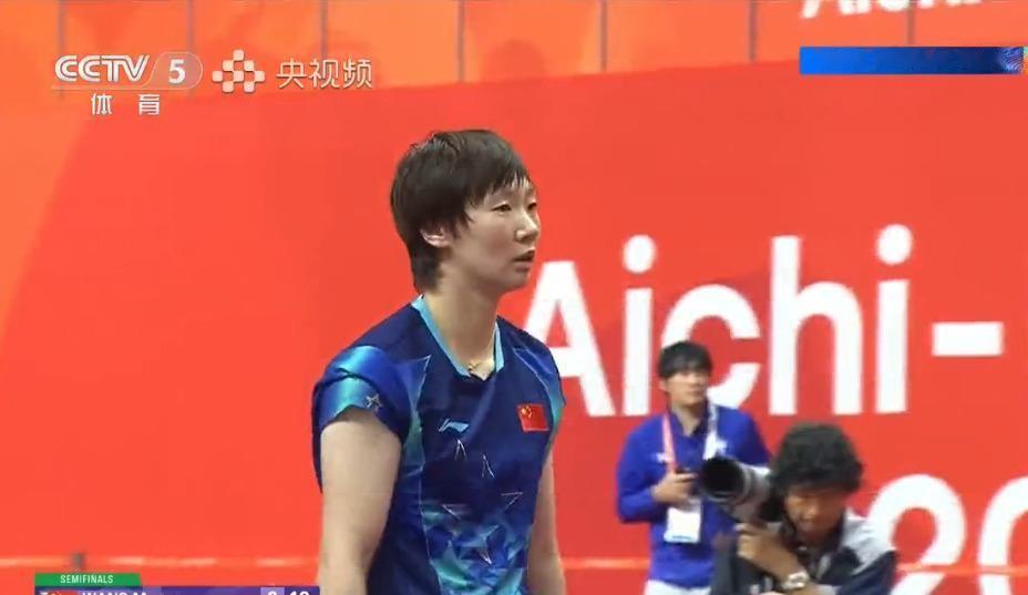 王曼昱对张本美和，根本不是赢，是“降维双杀”！刚在团体赛赢过，女单半决赛又轰出4比1。第三局一拿，3