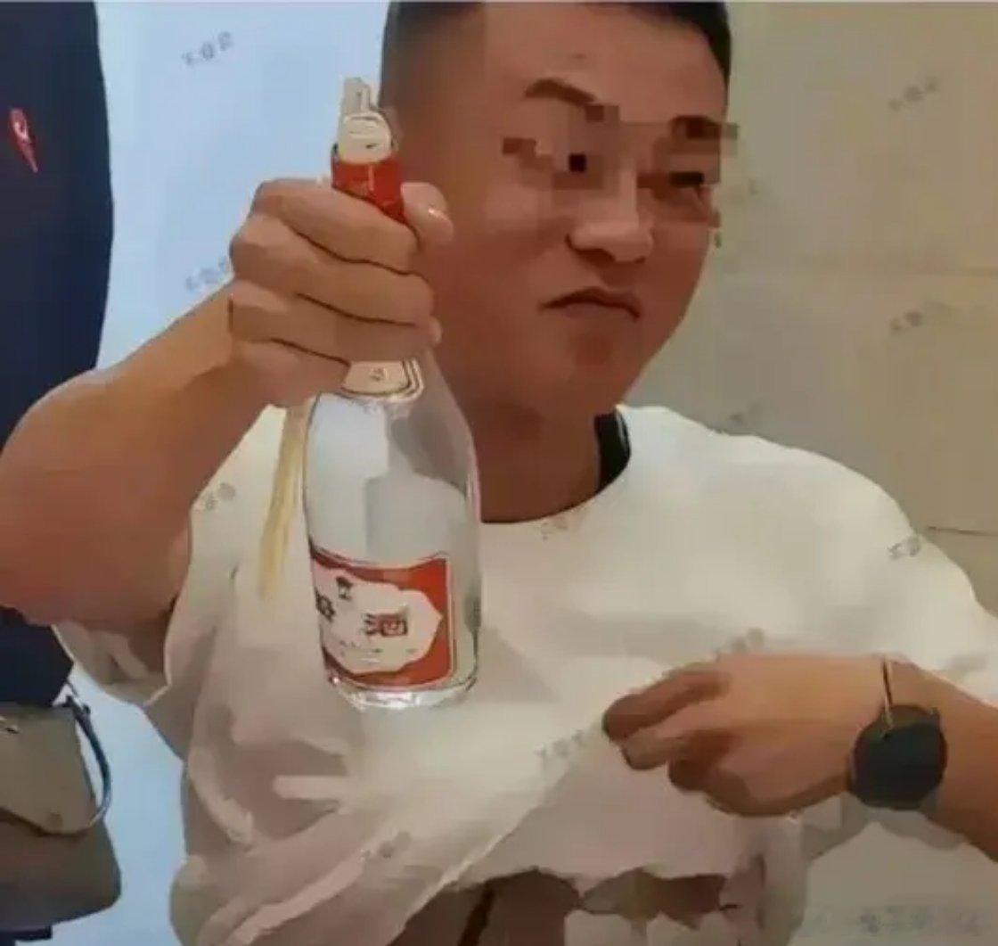 老天呐，这样的情况还敢喝酒，胆子真大！