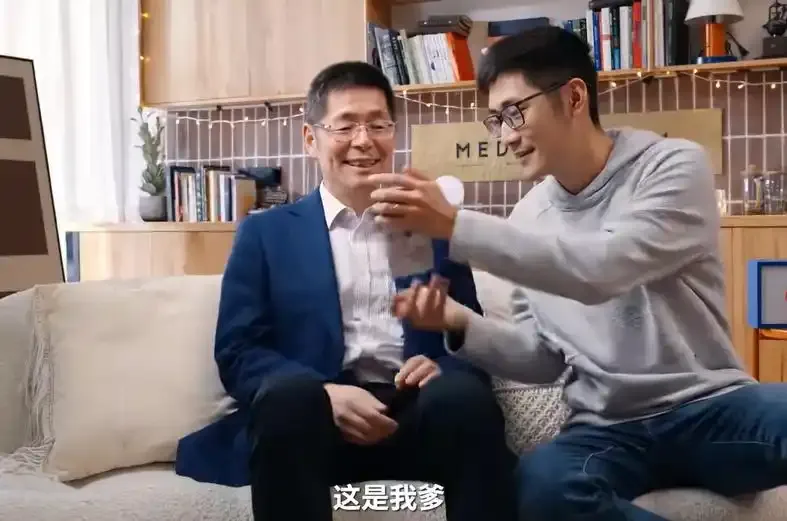 “Tim父亲出任影视飓风董事长”炸上热搜，后续来了10月15日，天眼查一条工