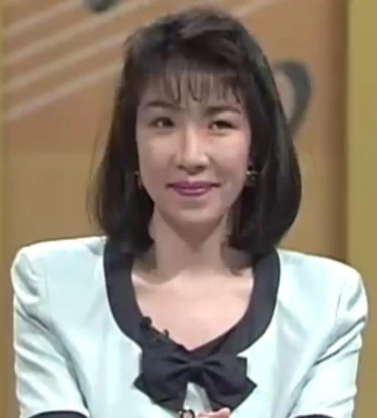 岁月确实是一把杀猪刀，高市早苗年轻的时候，也算是清秀甜美，但是随着年龄的增长，容