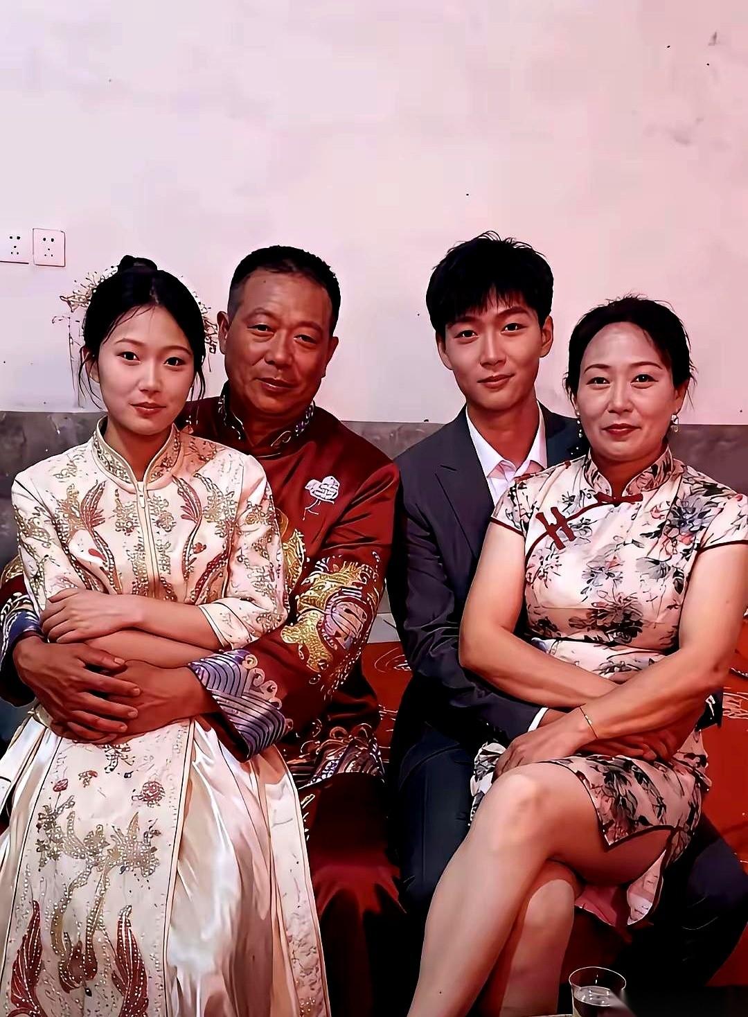 以前，只有男人可以当一辈子“少年”。五十岁了，还能腆着肚子跟小姑娘谈理想，美其