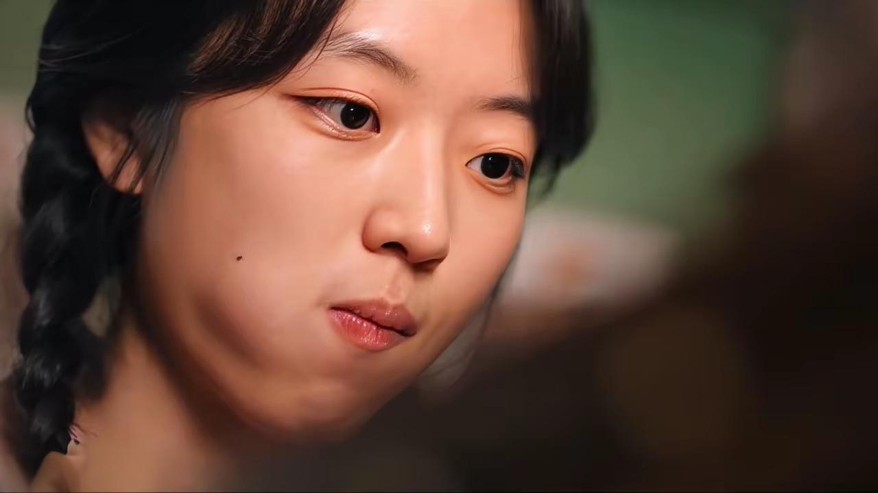 追剧巜纯真年代的爱情》昨晚两集剧情，看到许红旗的坏，让人生气，看到费霓的“反击