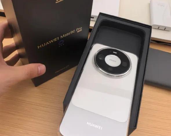 华为Mate机皇大跌价2900，麒麟9050Pro+，2亿像素影像旗舰