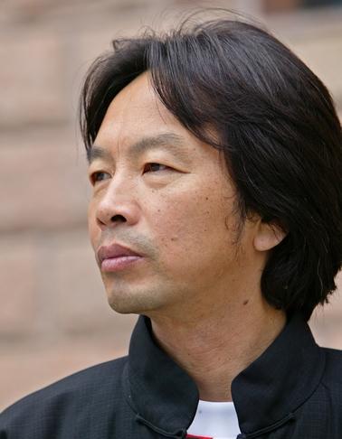 “经济学中有个著名的：不可能三角理论。比如：男人不可能同时：长的帅，会赚钱，