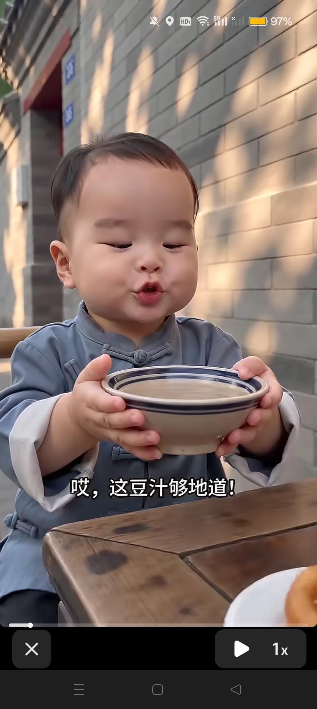汪宝喝北京豆汁！😍他说：我今天得好好品尝品尝，哇，这味道太冲了😂受不了