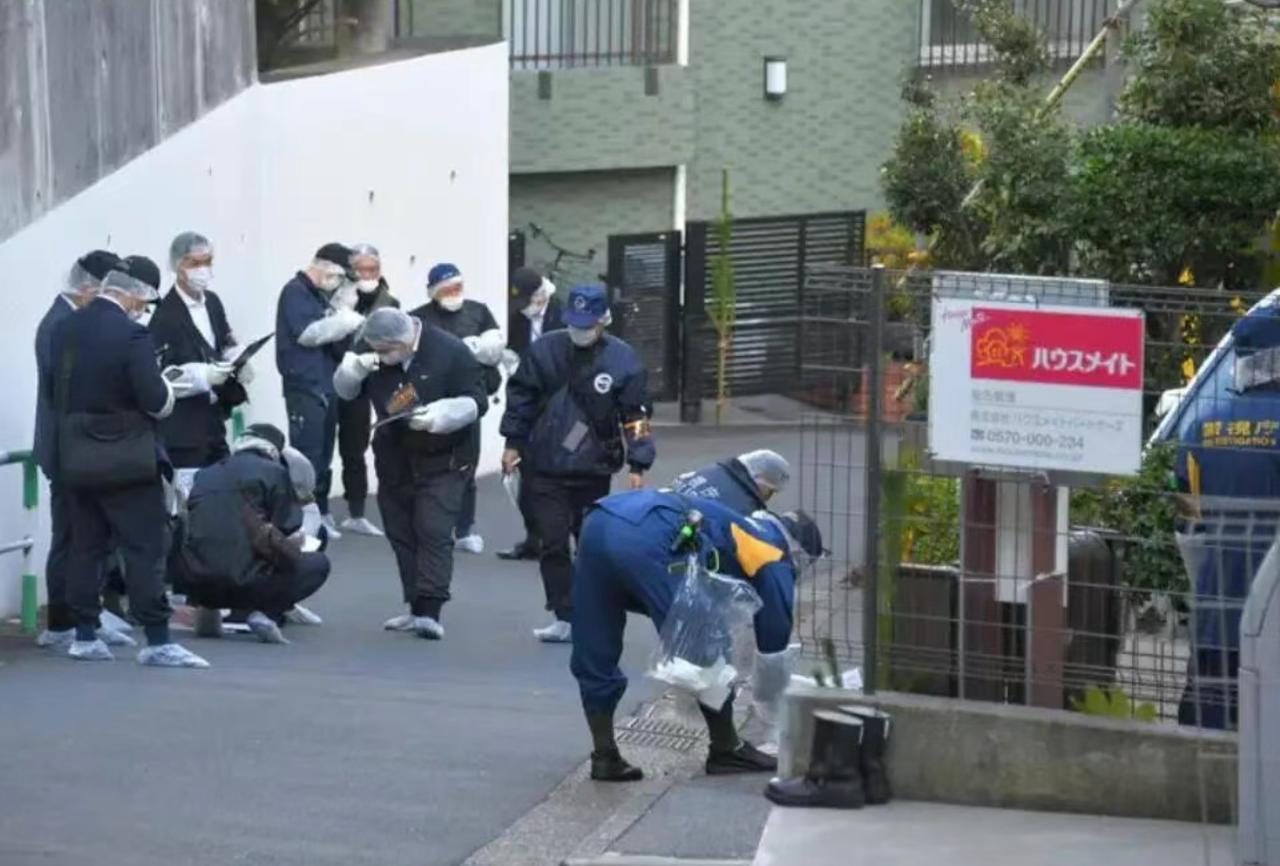 昨天中午，就在大家准备迎接新年的时候，日本东京发生了一件让人心里特别不是滋味的事