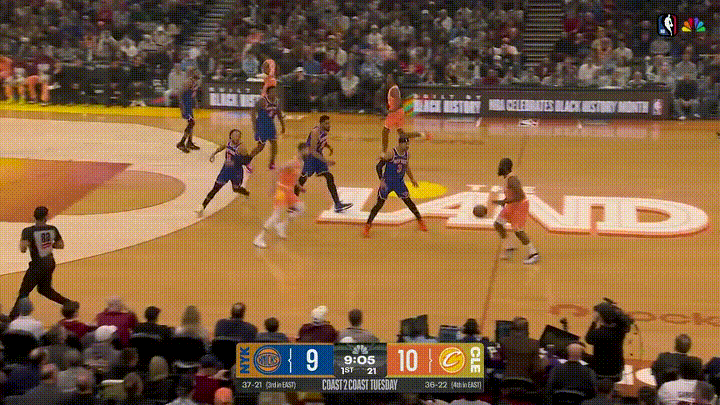 骑士超级球星哈登真是太不尊重布伦森了！在今天骑士主场迎战尼克斯的焦点战中，当时比