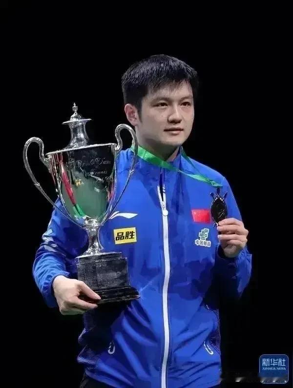 从2015年起到2025年这十年，马龙和樊振东两人不仅把三大赛男单冠军给垄断了，