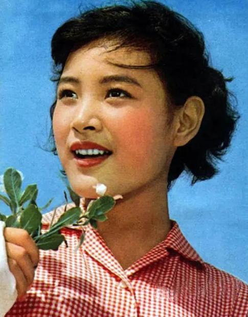 演员当中，面相变化最大的就是陈冲了，当然老了是一方面，但别人老了多少还都能看出点