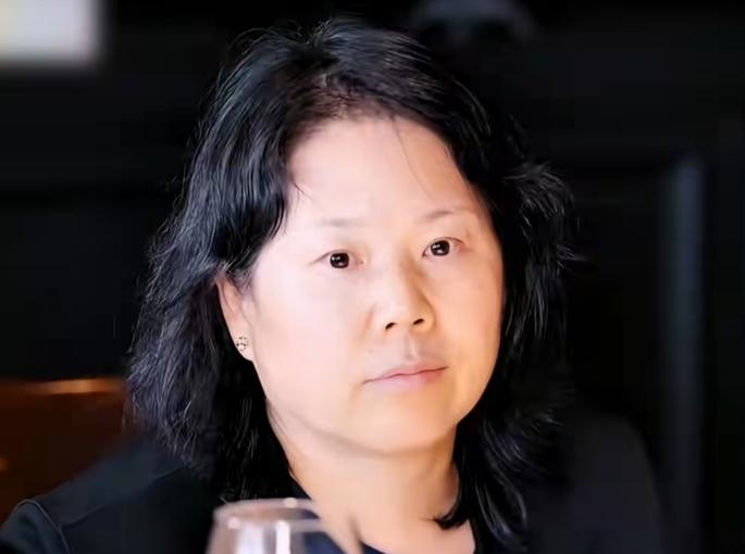 张家齐那三张有几百万存款的银行卡在她妈妈手里，里面的钱大概率已经被她妈妈花完了。