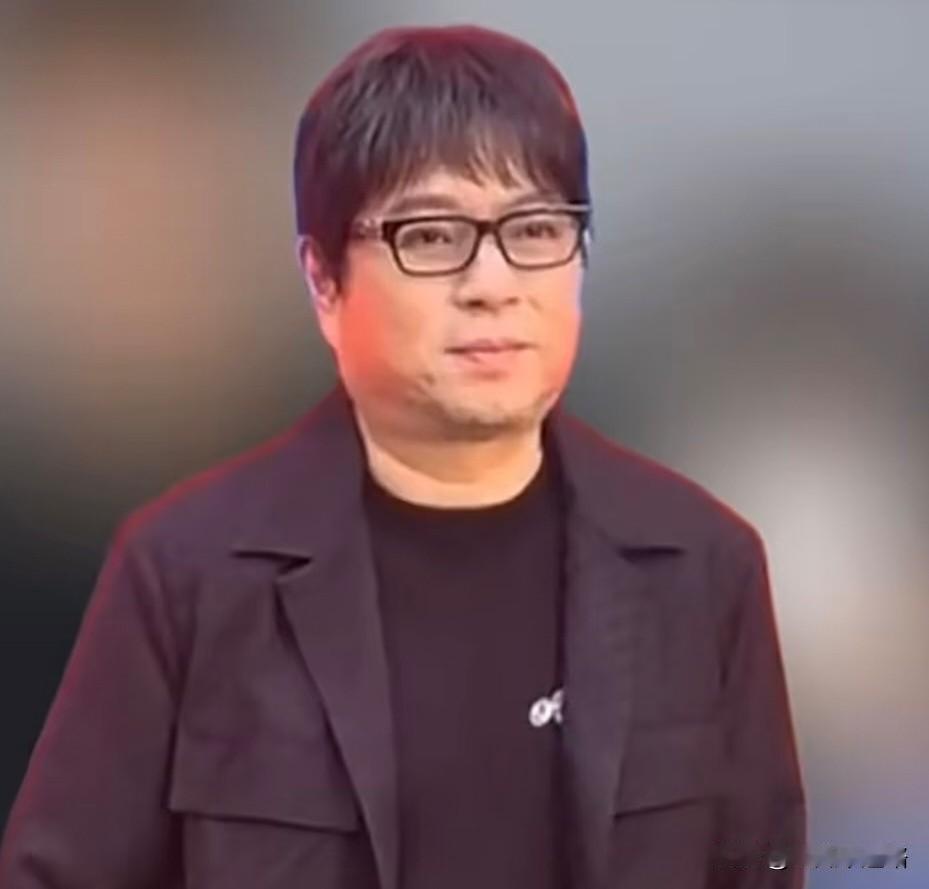 整个娱乐圈，我最想不明白的，就是高晓松了。嘴上总念叨国外的月亮圆，转身却