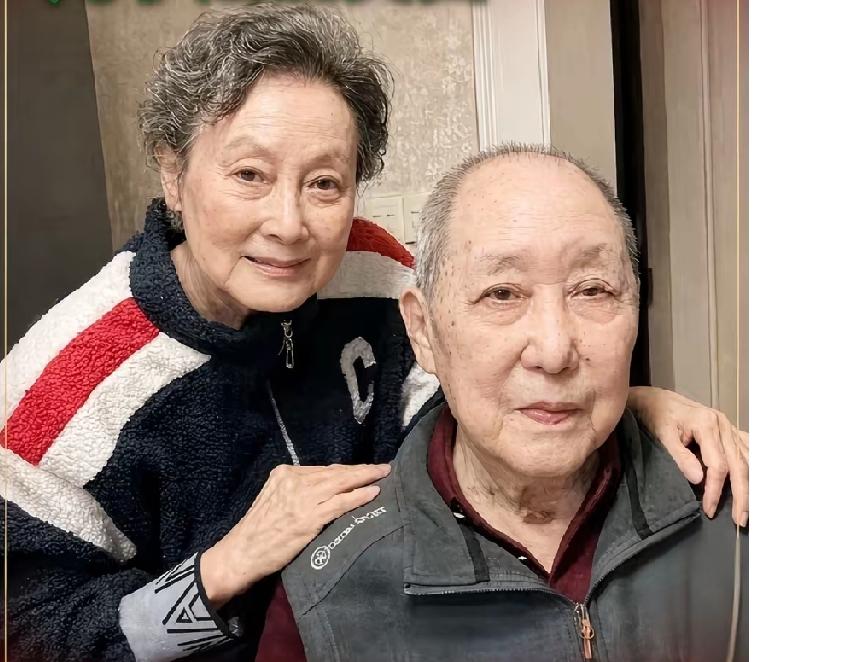 美了一辈子的向梅，如今90岁了还是那样美丽。她住在上海普通小区，儿子定居美国。向