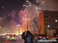 2026年2月11日晚，辽宁省盘锦市兴隆台区长湖新城附近路边一烟花爆竹临时摊点突