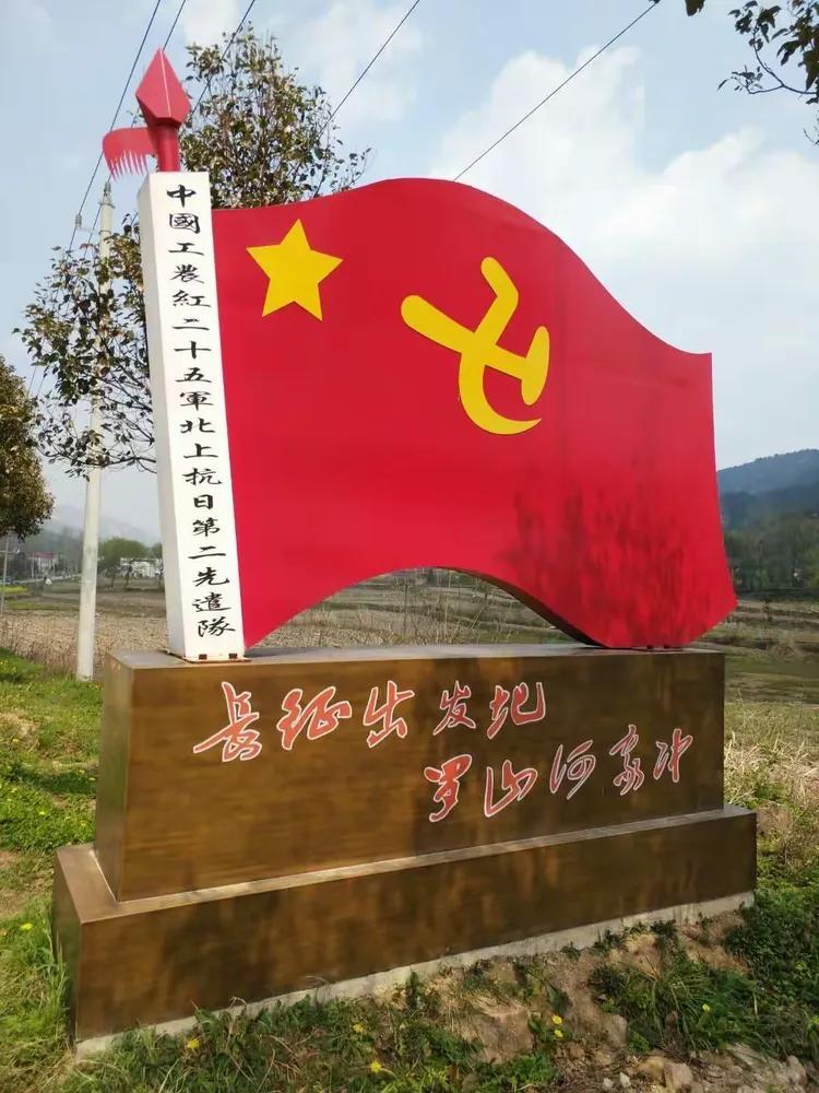 1934年，一支不到3000人的红军队伍被追进秦岭。缺粮缺弹，他们却做出一个大胆