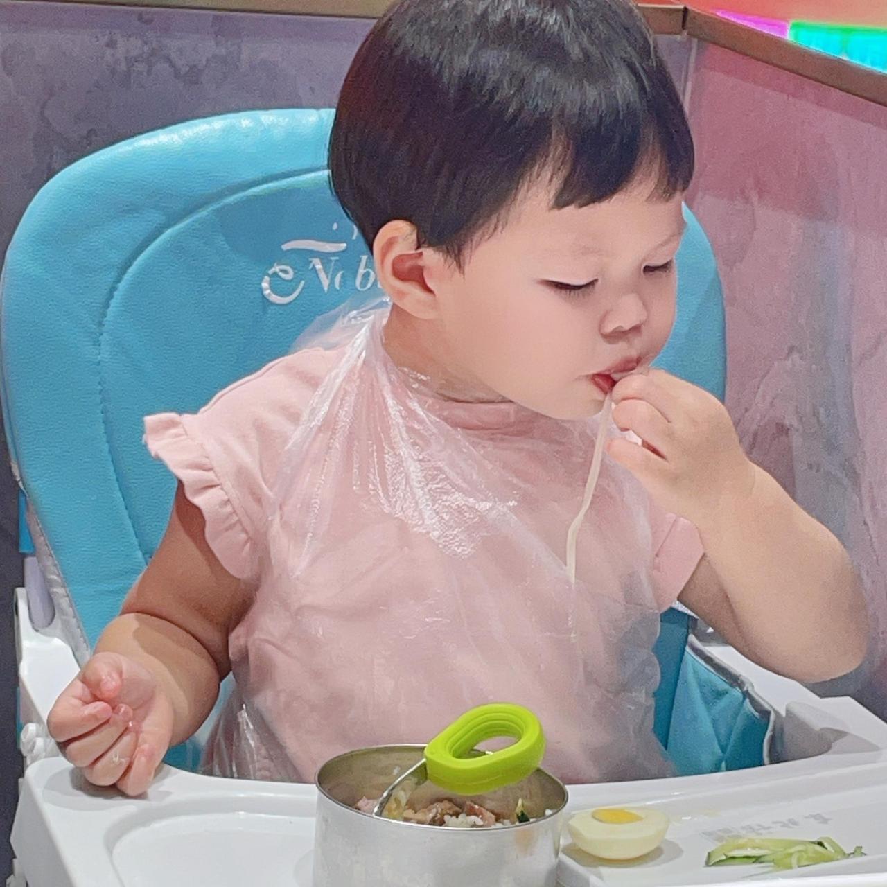 七夕快乐我打电话问母亲晚上要不要一起吃饭，又打电话问妻子多个人行不行。她俩都
