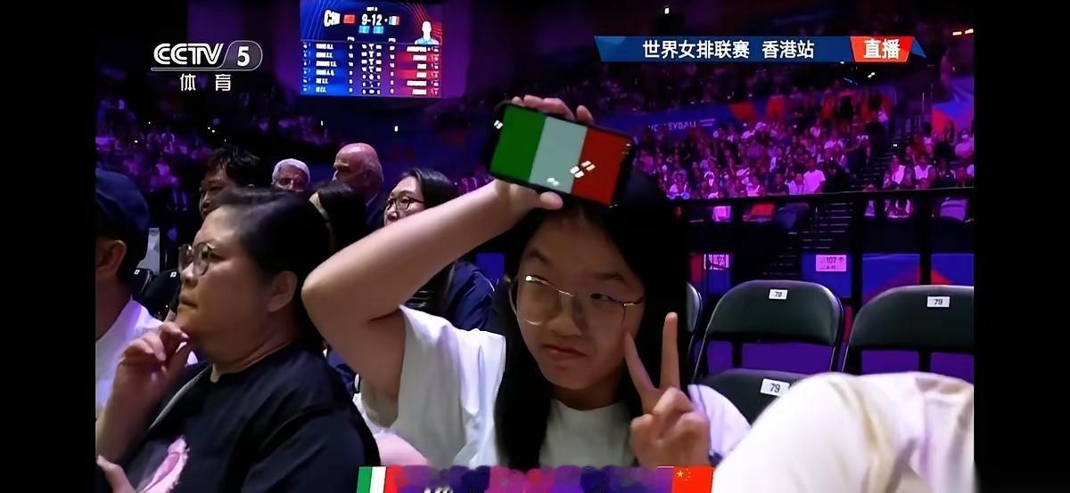 别理这种人，她支持谁并不影响中国女排，况且这是人家的自由，就像波兰爷爷辗转世界各