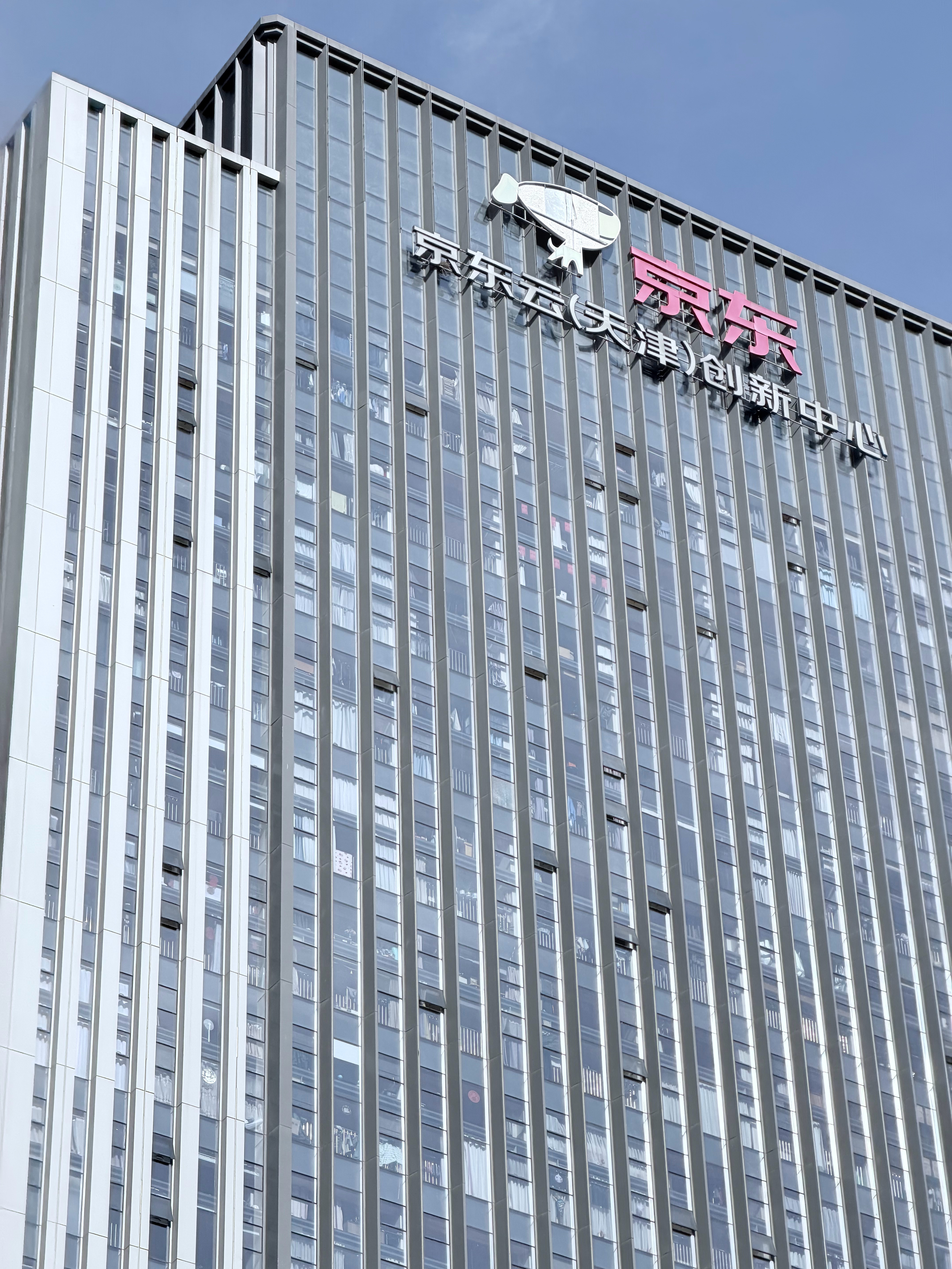 天津京东的狗脸掉了是风大还是晒脱皮？​​​