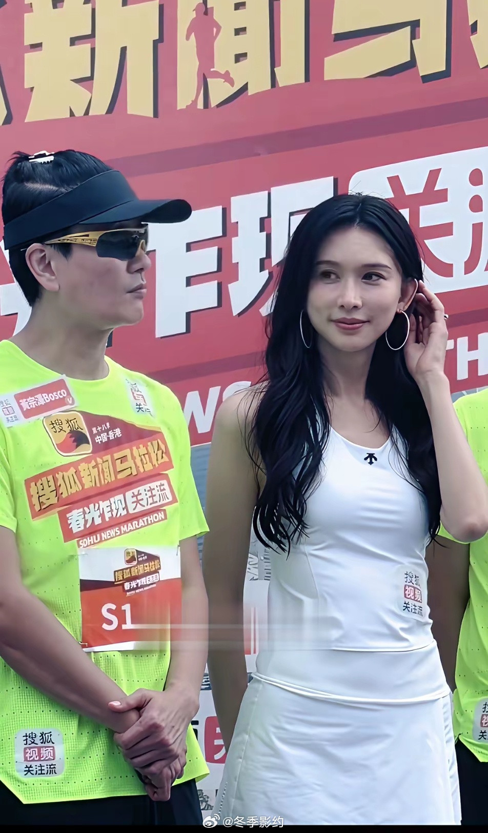 感觉林志玲好尴尬，在黄宗泽身旁一分钟八百个动作，也丝毫没引起黄宗泽的注意，志玲姐