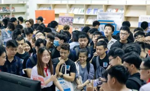 招工难成为越南发展拦路虎，越南年轻人不愿进工厂？工资1200万越南盾起步，折